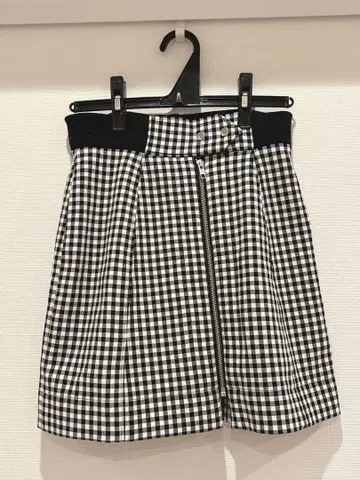 SNIDEL 체크 무늬 미니 스커트 블랙/화이트