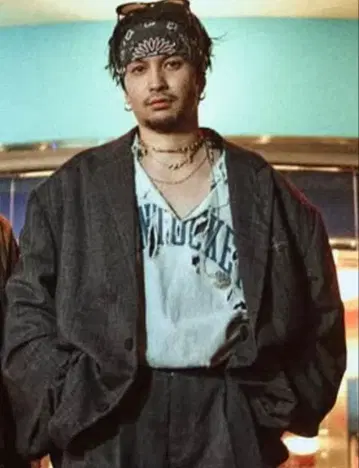 [ 한정판 ] 데미지 맨투맨 츠네타 다이키 패션 구제 의류 리메이크