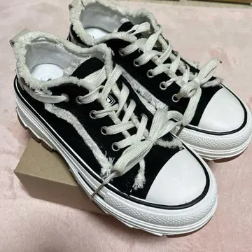 프린지 스니커즈 24cm 통굽 스니커즈