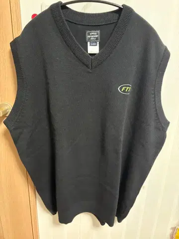 FTS 블랙 V넥 베스트