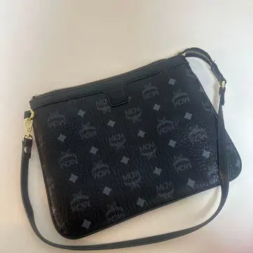 MCM 블랙 가죽 숄더백