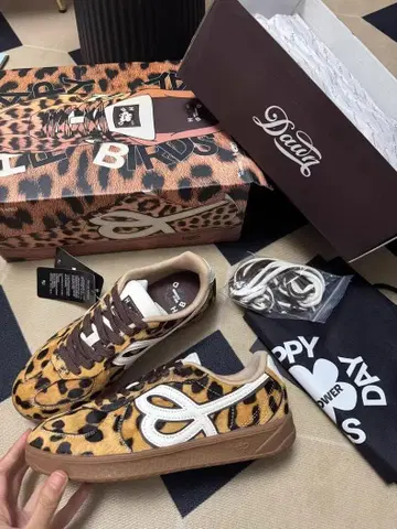 HAPPY BIRDS DAY 레트로 가먼트 트레이닝 슈즈