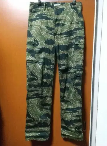 리얼 맥코이 타이거 카모 카고 팬츠