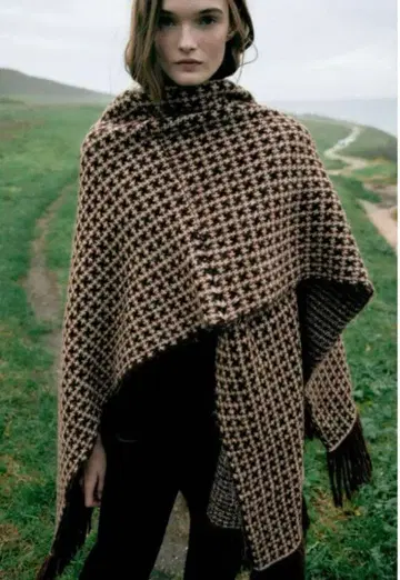 ZARA 프린지 자카드 니트 케이프