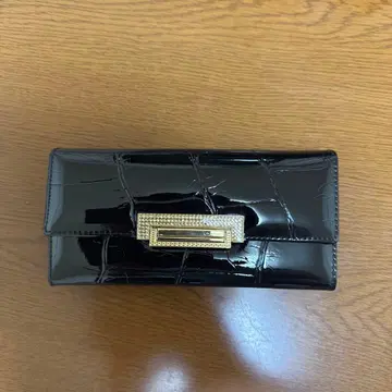 미사용 새상품 소가죽 여성용 에나멜 크로커다일풍 장지갑 검정색