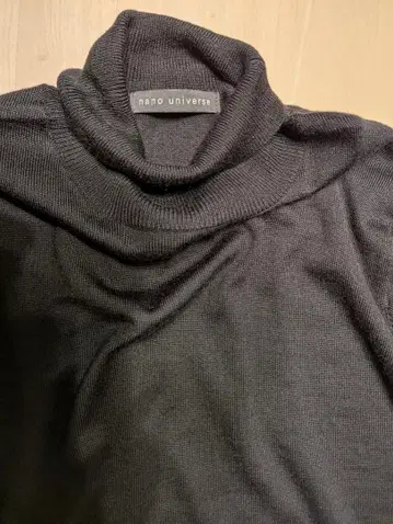 나노 유니버스 터틀넥 니트
