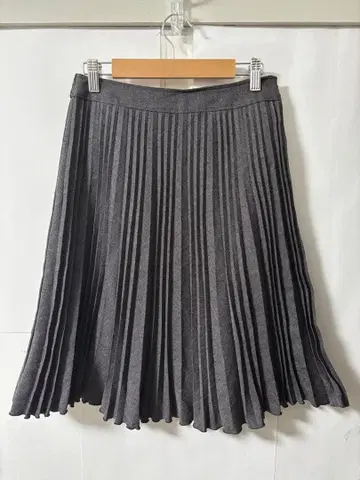[ 당일 발송 ] S 그레이 플리츠 스커트 무릎 기장 허리밴딩