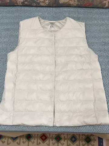 유니클로 PUFFTECH 다운 베스트 L 사이즈