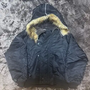 블랙 MA-1 플라이트 자켓 퍼 포함