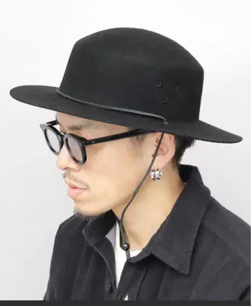 플랫 와이드 브림 펠트 사파리 햇 턱끈 포함 블랙