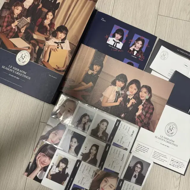 르새라핌 굿즈 판매 포카 앨범 시그 인형