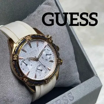 GUESS 화이트 골드 크로노그래프 손목시계