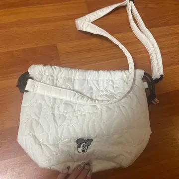 미니 마우스 자수 화이트 숄더백