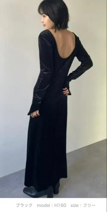 HANNE 오픈 백 벨로아 원피스 블랙