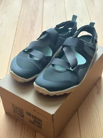 새상품급 VIVOBAREFOOT TRACKER SANDAL EU43