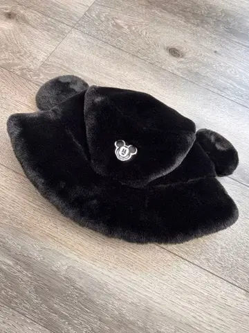 미키 귀 달린 블랙 햇 복슬복슬 디즈니 리조트 공식 겨울 블랙