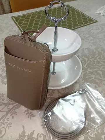 사라 그레이스 네이비 숄더 스마트폰 스트랩