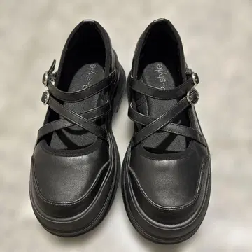 발레 스니커즈 멜리 제인 크로스 스트랩 블랙 통굽 슈즈