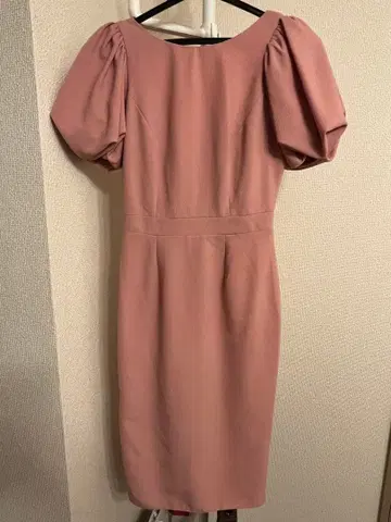 퍼프 슬리브 V넥 무릎 기장 원피스 핑크