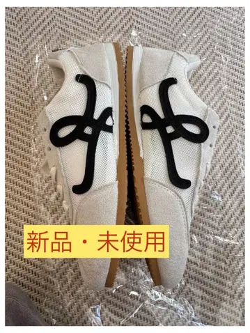 화이트 스웨이드 메쉬 스니커즈