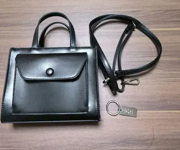 블랙 핸드백 탈부착 가능 스트랩 포함 loti