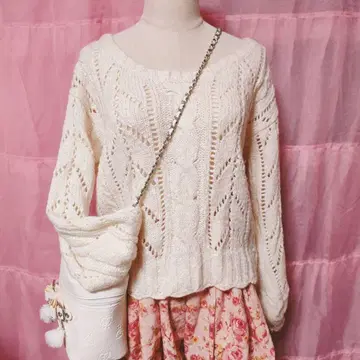 리즈리사 아이보리 케이블 니트 오프숄더 백리본