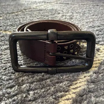 존 갈리아노 스터드 벨트