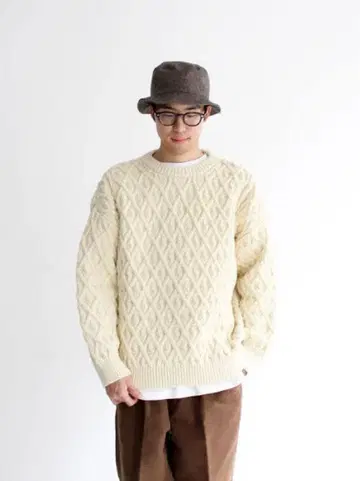 AURALEE HARD TWIST MERINO ARAN KNIT