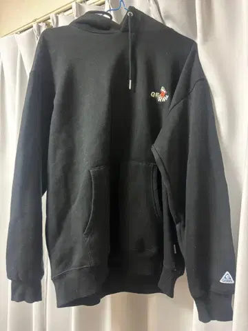 블랙 후드티 후드 부착