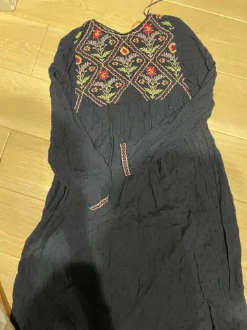 네이비 꽃무늬 자수 긴팔 튜닉 원피스