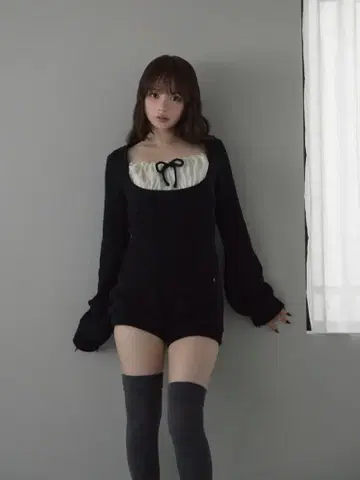 ANDMARY Raven gather set up 앤드마리 블랙