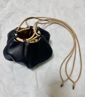 tomorrowland와 SOULEIADO의 콜라보 백