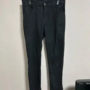 블랙 슬림핏 데님 팬츠