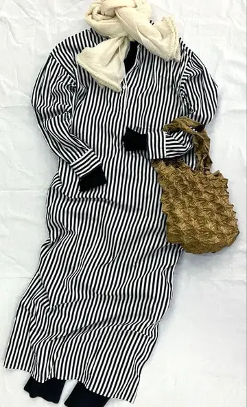 저널 스탠다드 블랙 화이트 스트라이프 롱 셔츠 원피스