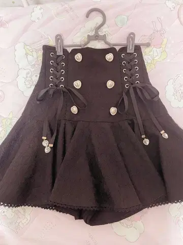 LIZLISA 사이드 레이스업 밑단 프릴 치마바지 블랙