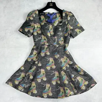 새상품급 스레토시스 캬리 파뮤파뮤 착용 롤러 스케이트 패턴 원피스 XL