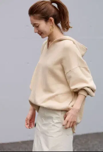 새상품급 FRAMeWORK 오버 슬리브 후디 베이지