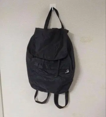 Emporio Armani 블랙 백팩