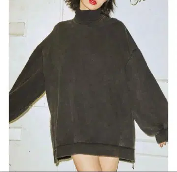 사이드 지퍼 하이넥 풀오버 쥬에티