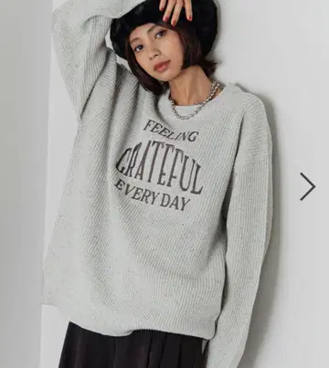 새상품 페이지 보이 로고 자수 풀오버