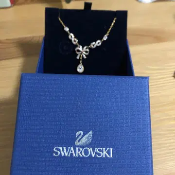 Swarovski 리본 모티브 목걸이