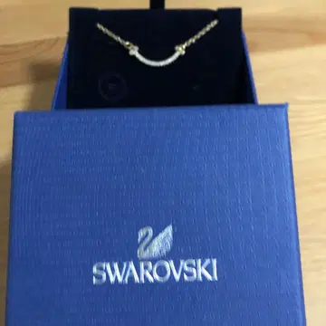 Swarovski 커브형 크리스탈 목걸이