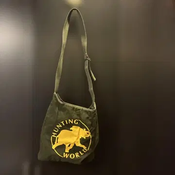 HUNTING WORLD 숄더백 올리브 그린 남녀 리버서블