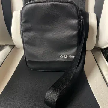 캘빈 클라인 블랙 숄더백
