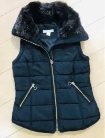 H&M/보아 다운 베스트/블랙/타이트 라인/인기/XS