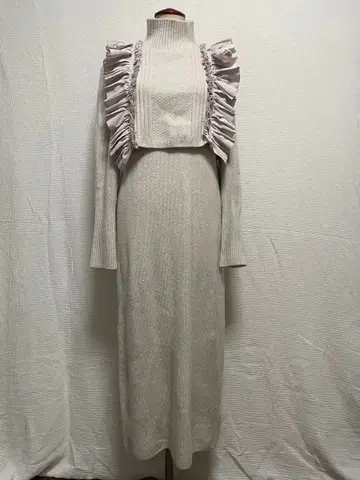 snidel 프릴 하이넥 크롭 니트