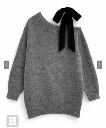 그레이 한쪽 어깨 오픈 숄더 니트