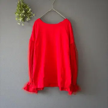 수아데오 [S] 압도적인 존재감 선명한 레드 튤 슬리브 도킹 티셔츠