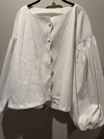 bow.a 화이트 나미나미 벌룬 슬리브