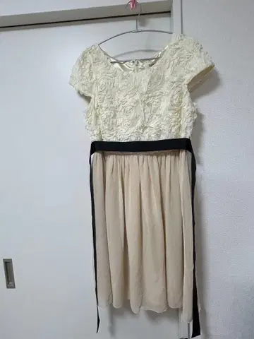 SOUP 아이보리 꽃무늬 레이스 반팔 드레스